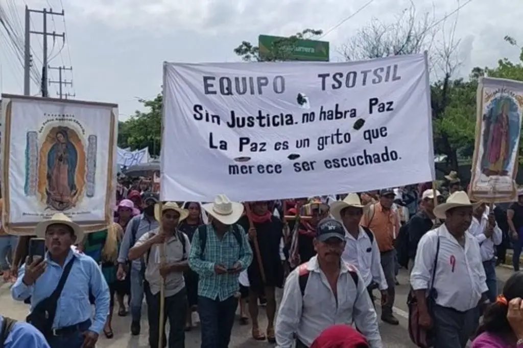 🚨Desapariciones, secuestros, reclutamiento, y asesinatos por la presencia del crimen organizado en #Chiapas. Unas 10.000 personas de diferentes etnias del estado de #Chiapas, defensores de derechos humanos, maestros jubilados, transportistas y la Iglesia católica, realizaron una