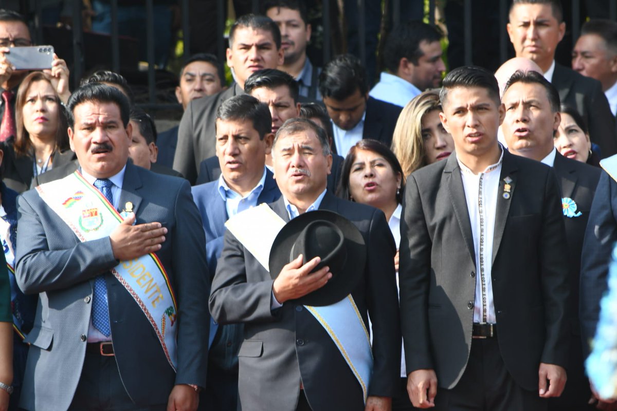 HSanchezOficial's tweet photo. Cochabamba, tierra de valles bondadosos, de montañas que abrazan y llanuras que inspiran. Aquí, cada rincón guarda historias de lucha y revolución; hemos aprendido que el verdadero bienestar se construye con trabajo y unidad. ¡Viva mi amada Llajta, siempre en mi corazón! https://t.co/aTOtAzeaZe
