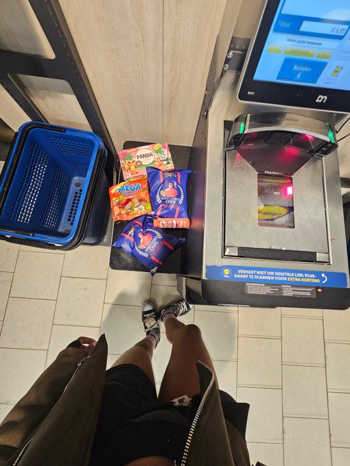 Got myself some snacks and youre paying for them piggy   #findom #ebonygoddess #tikkieslaaf https://t<a href="/tag/findom"class="tags"><span>#findom</span></a><a href="/tag/ebonygoddess"class="tags"><span>#ebonygoddess</span></a><a href="/tag/tikkieslaaf"class="tags"><span>#tikkieslaaf</span></a>