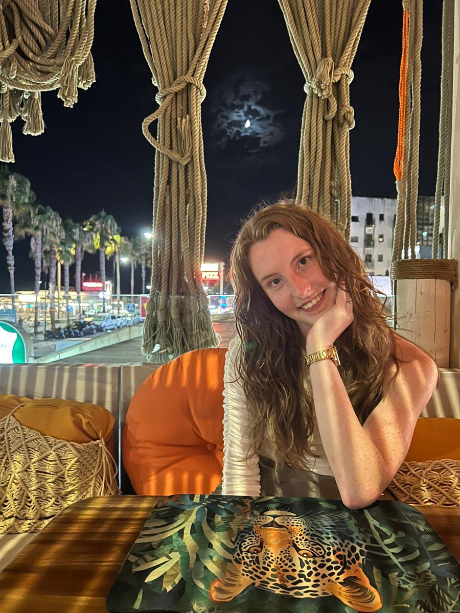 Wil jij erachter komen of ik heel lief of stout ben.🫣 kijk dan even op mijn pagina’s f2f.com/itsyourqueen/h… volgen is gratis 🤤