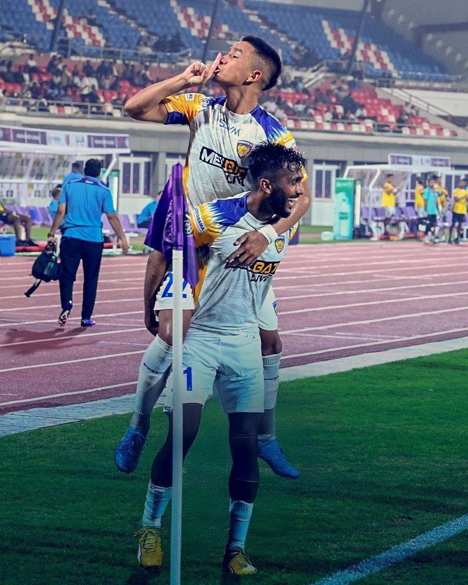 Royal Bluez tweet media