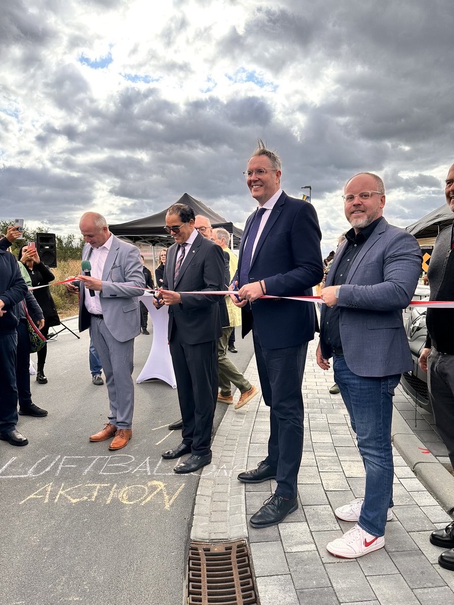 steffenaswolf's tweet photo. Einweihungsfeier der KIGINA- Straße in Gau-Algesheim mit Ministerpräsident Alexander Schweitzer @Alex_Schweitzer https://t.co/YOg4514tZ2