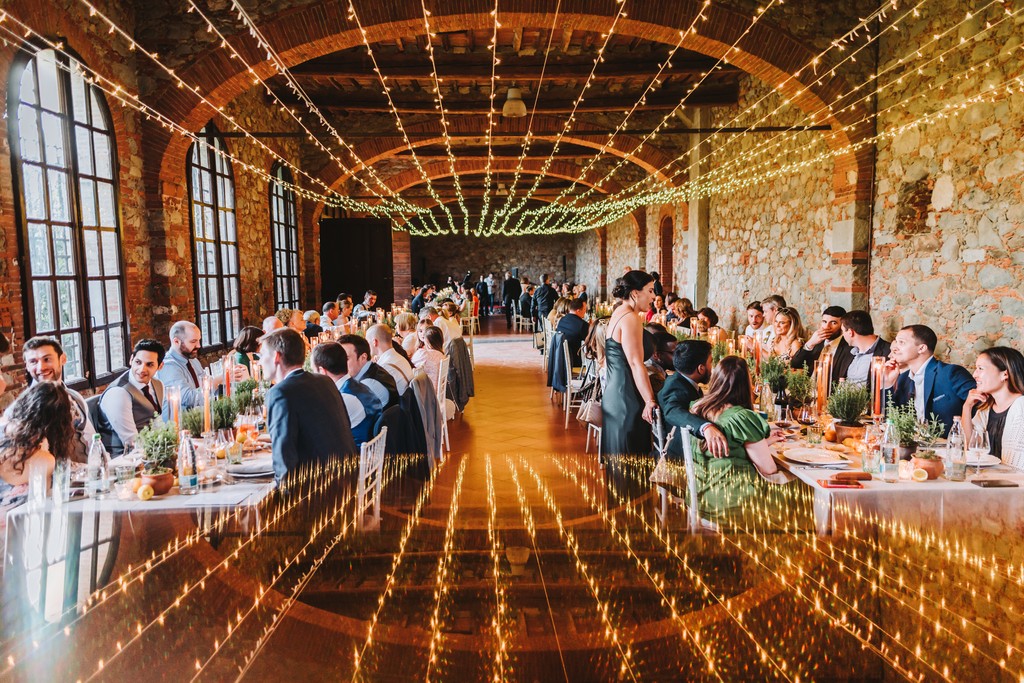Not quiet fond of this place. one of the owners in particular. but you can alway do your job and capture some interesting shots. at the end of the day you are there for the bride and groom, and that is all that matters. 

#weddinginvilla #tuscanywedding #notpopularposts