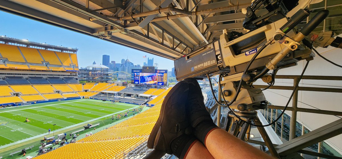 ChewieDaWookiee's tweet photo. Is this a good seat for the #BackyardBrawl?
There are worse places to work from today. #freelance #Cam1 https://t.co/zGSIHPVz15