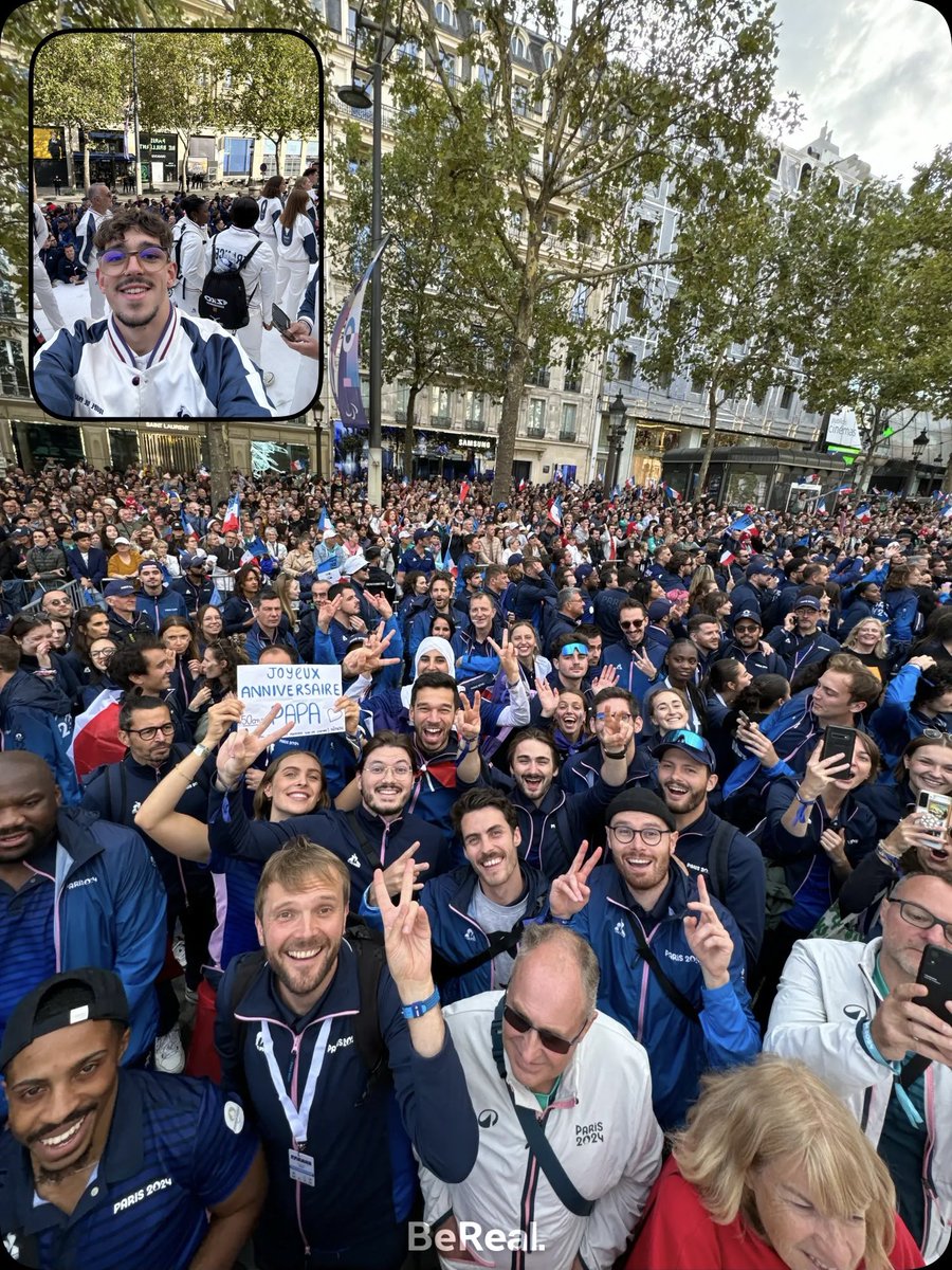 Paris2024's tweet image. L’ambiance est au RDV sur les Champs-Élysées cet après-midi ✨