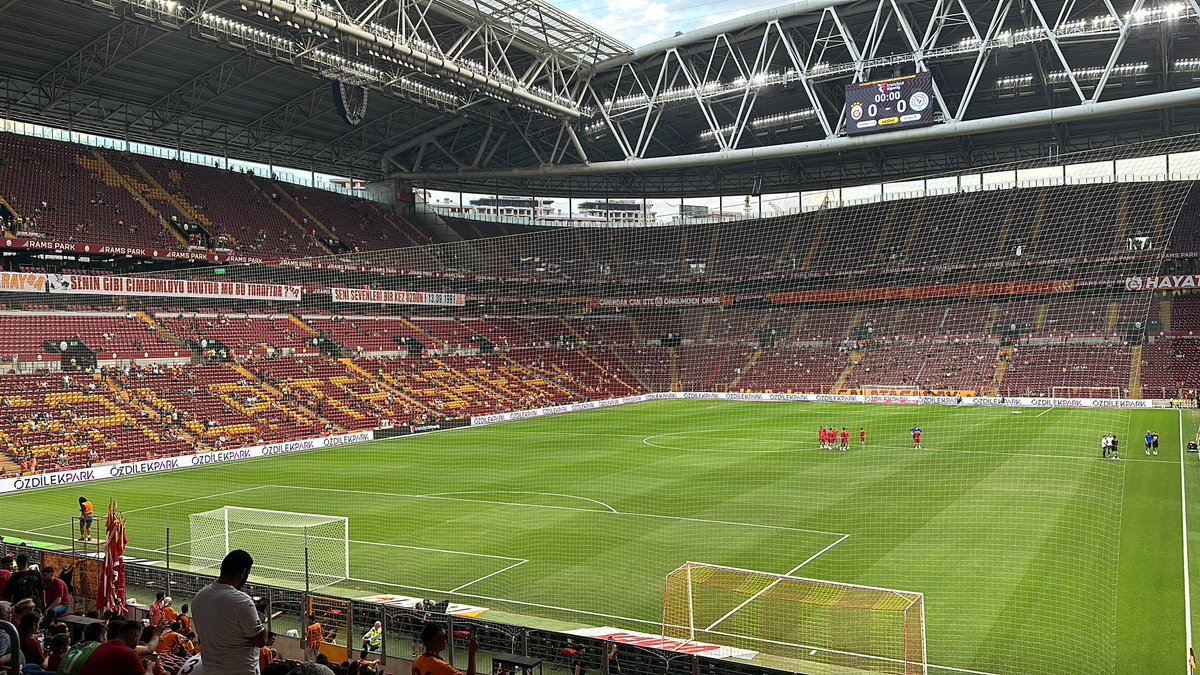 #BugünGünlerdenGALATASARAY