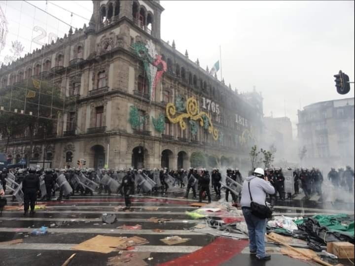 Cesar Hernandez (@cheri_epo55) on Twitter photo 13 de sep. de 2013
¡No se olvida es de lucha combativa!
11 años: plantón de la CNTE en el zócalo capitalino, fue violentamente desalojado por la órdenes de Peña Nieto. La CNTE sigue en pie de lucha
Gobierno quien gobierne, los derechos se defienden
Ni perdón, ni olvidó
<a href="/lhan55/">Luis Hernandez N</a> 13 de sep. de 2013
¡No se olvida es de lucha combativa!
11 años: plantón de la CNTE en el zócalo capitalino, fue violentamente desalojado por la órdenes de Peña Nieto. La CNTE sigue en pie de lucha
Gobierno quien gobierne, los derechos se defienden
Ni perdón, ni olvidó
<a href="/lhan55/">Luis Hernandez N</a>