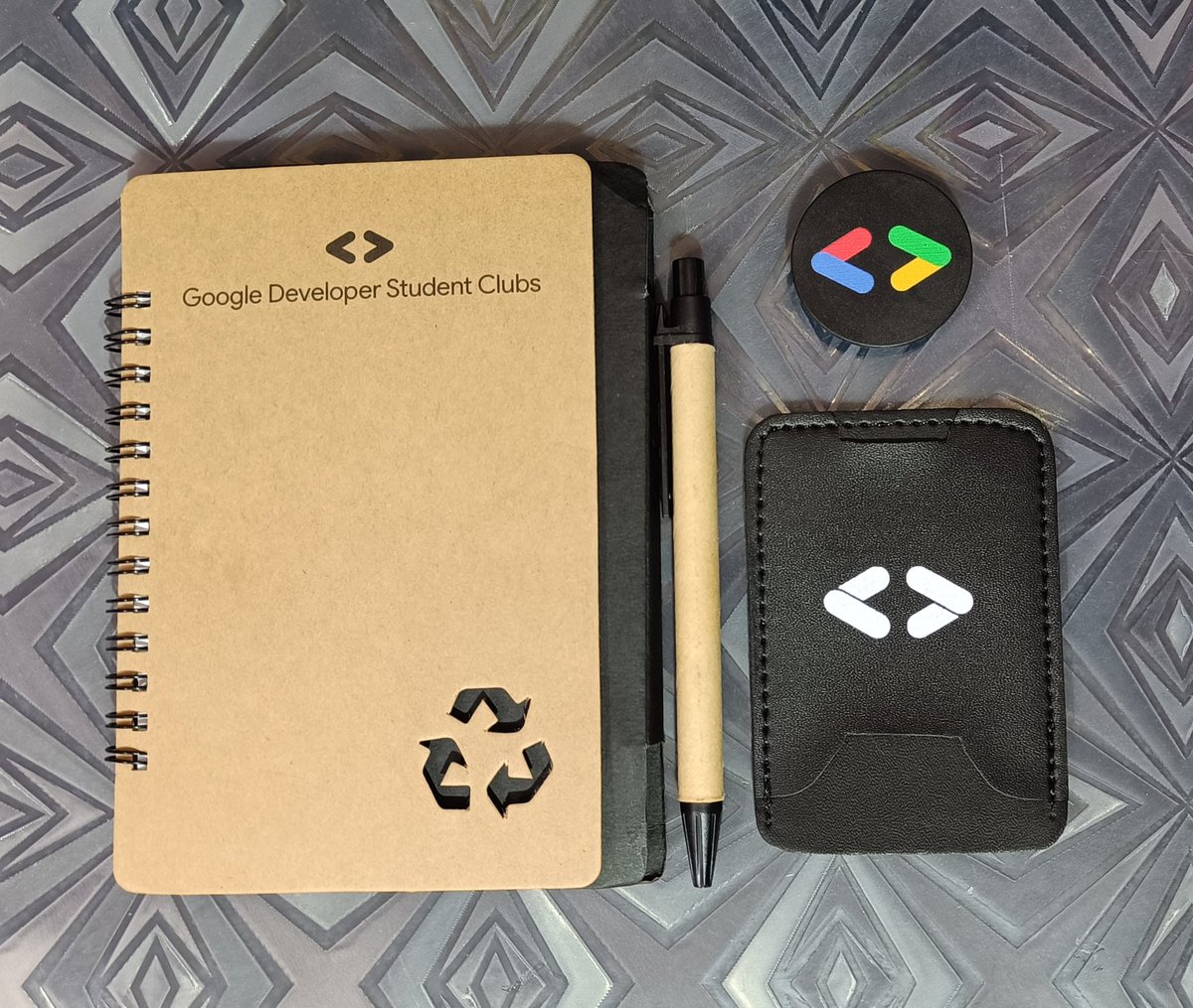 AnjaliUniyal_'s tweet image. Elated to share that I’ve received some wonderful swag from @googlecloud!
These gifts serve as a reminder that hard work never goes in vain and inspires me to keep learning and growing.

A huge thank you to @GoogleCloud_IN and GDSC GEU!

#GoogleCloud #googleswag