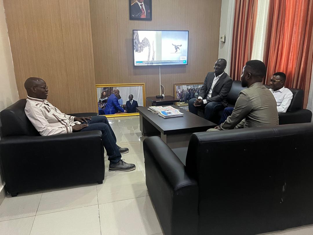 acprdcongo's tweet photo. #RDC : La mise en œuvre d’un projet dénommé "Mboka Talent School" susceptible de réveiller le goût de la lecture des élèves dans les écoles en République démocratique du Congo a été discutée, samedi, entre le vice-ministre de l’Education nationale et nouvelle citoyenneté et le président de l'association Congrès international pour le développement de l’Afrique (Cida), en présence
des directeurs des cabinets des Assemblées provinciales de Tshopo et #Kinshasa, a constaté l’ACP.
«Nous sommes venu discuter et voir la faisabilité de la mise en place d’une structure qui va réveiller le goût de la lecture dans la jeunesse (élèves) de notre pays, où cette lecture est placée au dernier rang dans le savoir des Congolais et Africains en général», a fait savoir Felicien Kazadi, président du conseil d'administration du Cida.
Le vice-ministre Jean-Pierre Kezamudru s'est dit pour sa part disposé à faire le rapport à sa hiérarchie et suivre l’évolution de ce projet, jusqu’à sa mise en œuvre pour l’intérêt de la jeunesse congolaise.