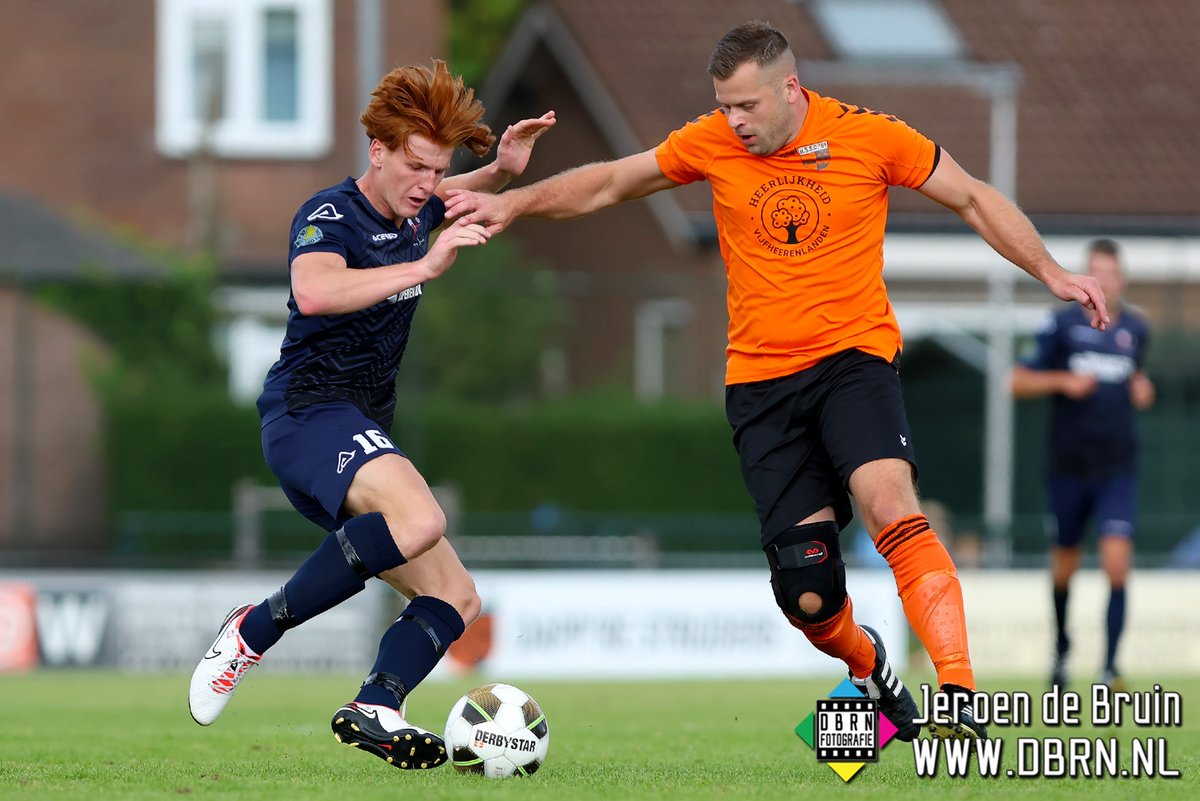 dbrnpuntnl's tweet photo. 'Voetbal door de Lens'
In opdracht voor @RVoetbal / @KontaktMP vanmiddag langs de lijn gezeten bij:

@GVVGeldermalsen - @MVV_58 (0-0)
@HSSC61 - @vvheukelum (2-4)

Overige foto's en verslagen later op #regiovoetbal (https://t.co/4sLWKoxeJp)

#sportfotografie #dbrnfotografie #dbrn https://t.co/izFsf1qylC