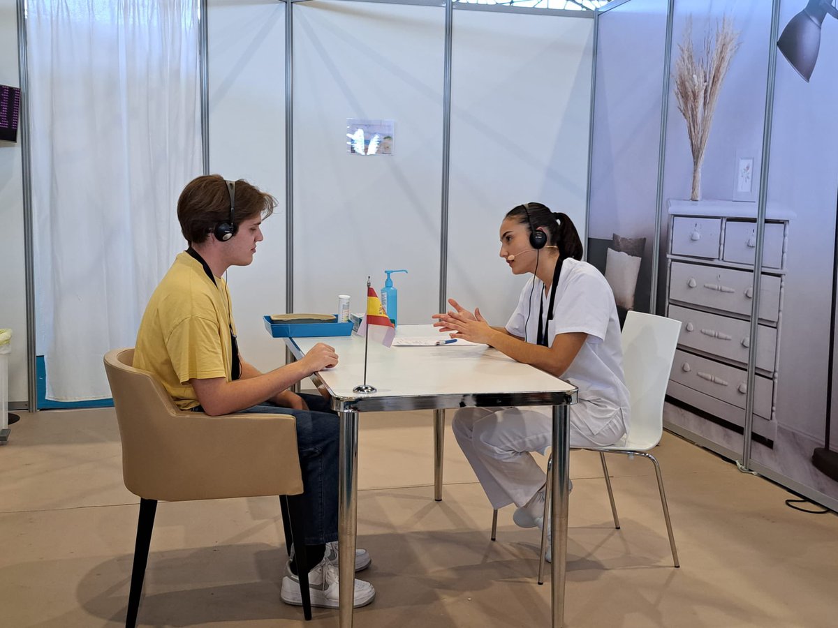 Laura Capó, alumna d’FP de l’ <a href="/iesmossen/">IES Mossèn Alcover</a> , ha participat en el <a href="/WorldSkills/">WorldSkills</a> 2024 a Lió, competint en l’àmbit sociosanitari. 👏