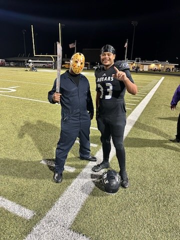 Imma say this once and 1 time only!!! This is the best D end D lineman in the state!!! Hey World, let me introduce you to THE BOOGIE MAN!! Dont sleep on him, BECAUSE HE WILL HAUNT YOU IN YO DREAMS!!
Walking em down like Jason!!
#PurplePeopleEaters 
#JaguarsOfDestiny 
#Himothy