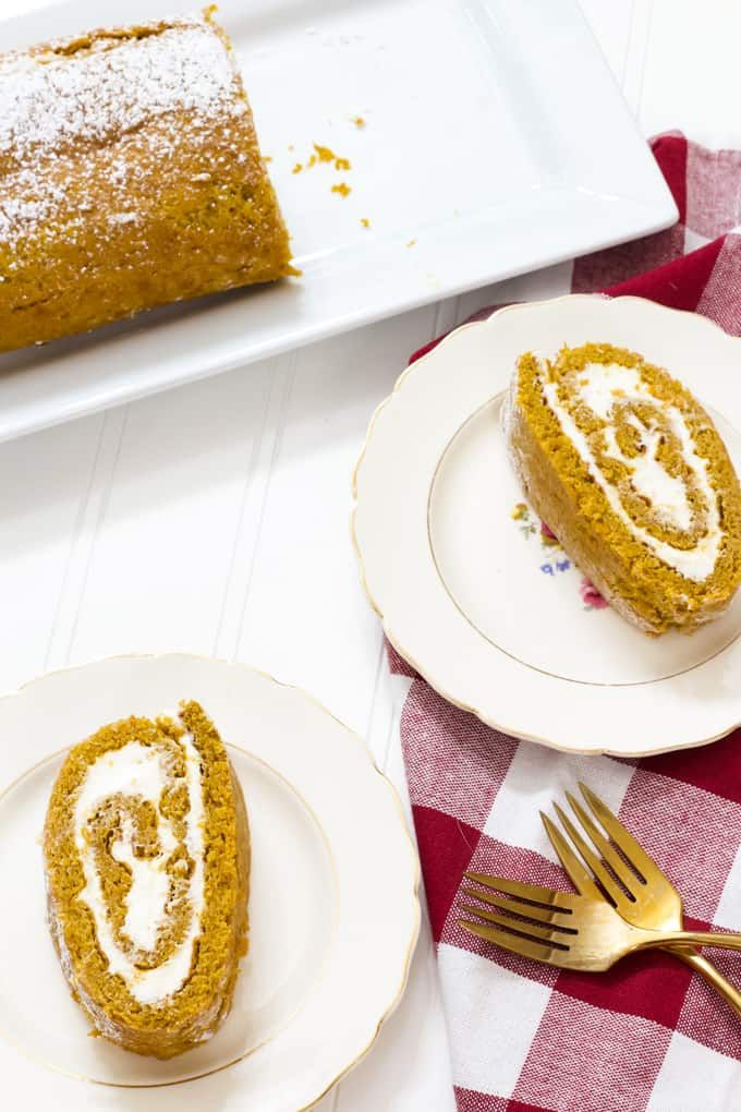 mindycancook's tweet photo. Classic pumpkin roll, made gluten free so everyone can enjoy dessert together!
Gluten Free Pumpkin Roll Recipe ⇣ https://t.co/EU3NZe9aMo 

#desserts #fallbaking #bakingrecipes #baking #recipes #fallrecipes #gfbaking https://t.co/5vfC3iKrgp