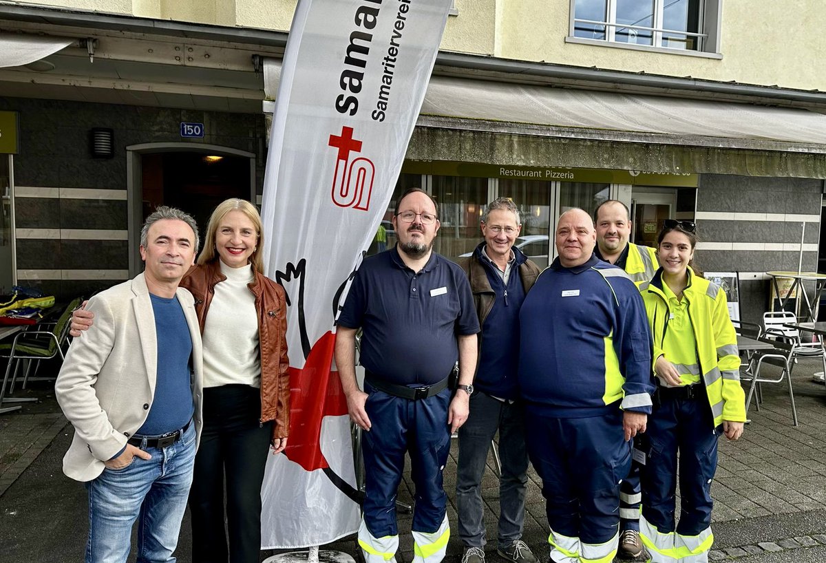 KatjaChrist's tweet photo. Heute ist #Welttag der 1. Hilfe!
Dieser Tag bietet uns die Gelegenheit, das Bewusstsein für die lebensrettende 1. Hilfe zu stärken und diejenigen zu würdigen, die im Ernstfall helfen.
Danke den #Samariter Sektion #Kleinbasel für die Einladung, die Gespräche und Euren Einsatz🙏 https://t.co/1hZ0INgpHs