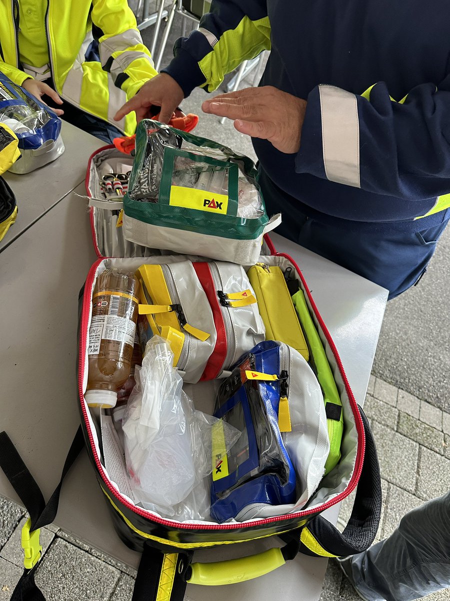 KatjaChrist's tweet photo. Heute ist #Welttag der 1. Hilfe!
Dieser Tag bietet uns die Gelegenheit, das Bewusstsein für die lebensrettende 1. Hilfe zu stärken und diejenigen zu würdigen, die im Ernstfall helfen.
Danke den #Samariter Sektion #Kleinbasel für die Einladung, die Gespräche und Euren Einsatz🙏 https://t.co/1hZ0INgpHs