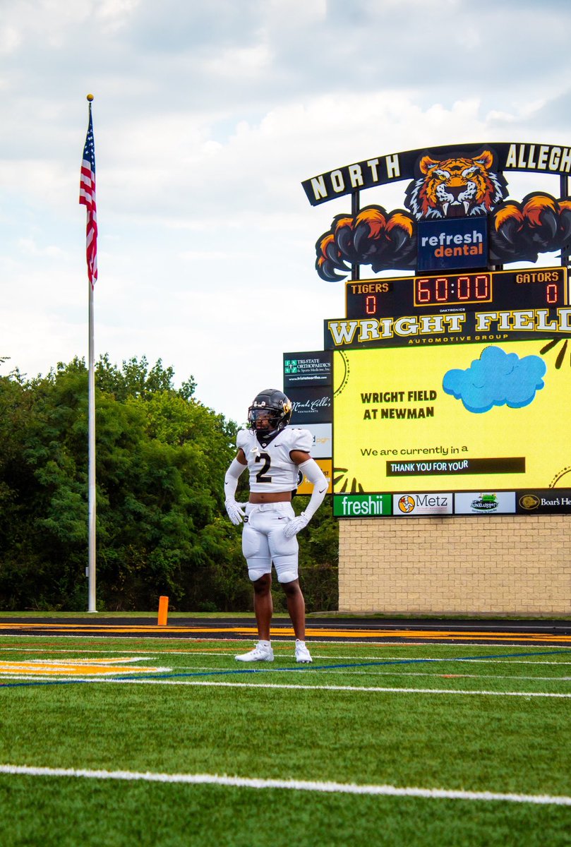 Los_Diggs1's tweet photo. LIGHTS OUT DB!🐶
Scrimmage-Week 3 film 
Progressing each week, being a game changer! @coachivy1788 @Coachlivs1806 @DennisBiggs16 @GatewayGatorsFB @WPIAL_Insider @wpialsportsnews @CMAnderson247 @AdamSilverJr @RivalsFriedman @tyler_calvaruso @EdOBrienCFB 

https://t.co/HOYFCmgigJ https://t.co/TiFseL4mXw