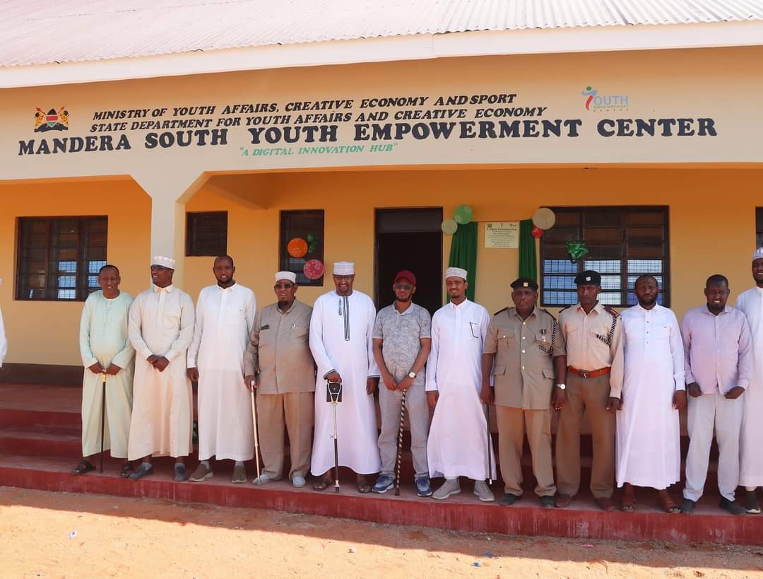 ESYF_CBO's tweet photo. We joined PS @IsmailMaalim19, Principal Secretary for @SDY_Ke, in launching the Digital Innovation Hub in Elwak. This Youth Empowerment Centre will address key challenges like ICT access, guidance on substance abuse, and community networking. #YouthEmpowerment #TalantaHela https://t.co/ejDiVe1R2c