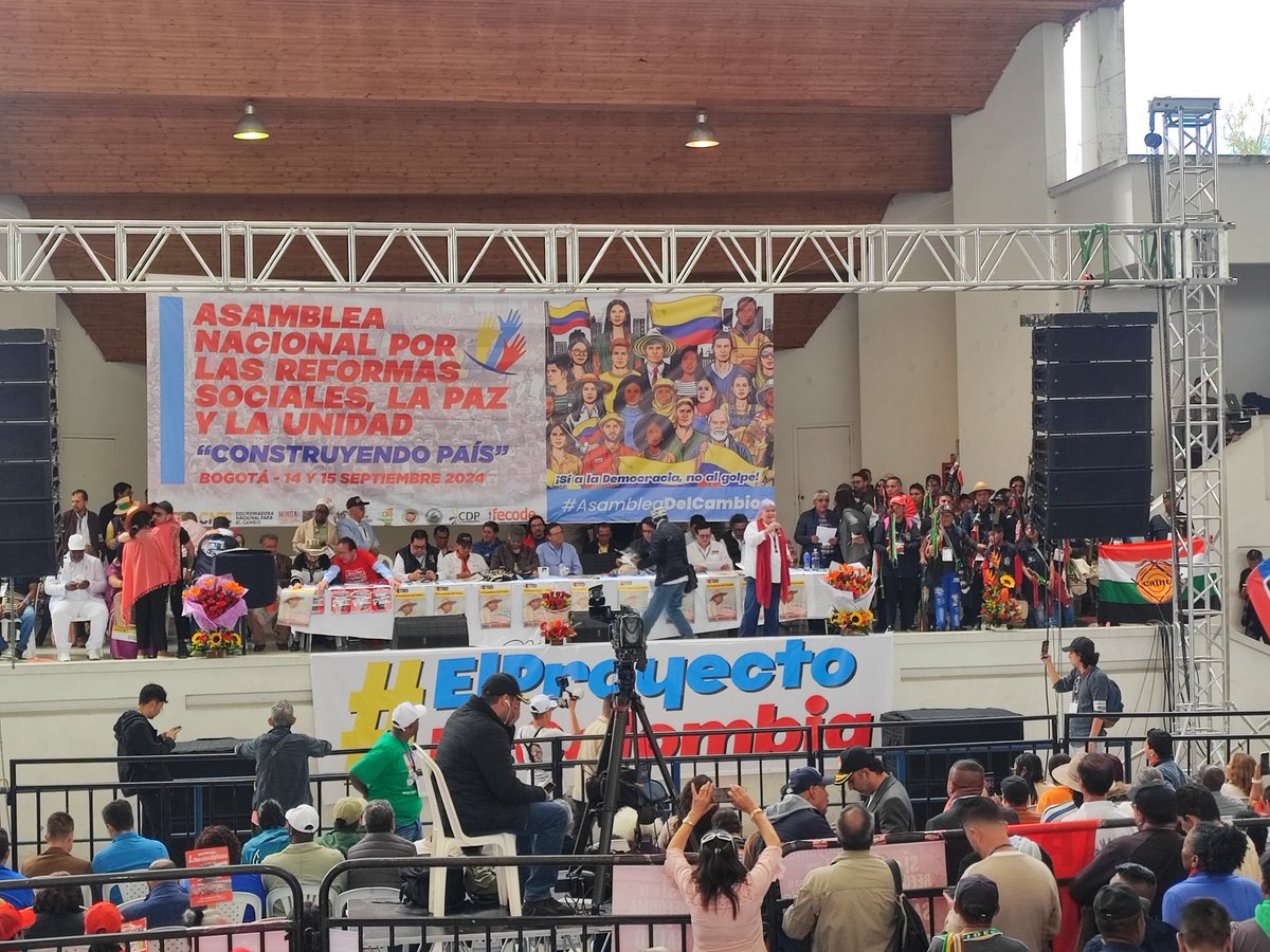 cutcolombia's tweet photo. Inicia con una masiva asistencia la #AsambleaDelCambio. Hablan los sectores que han convocado a esta Asamblea que busca defender las reformas sociales, la paz y la unidad @fabioariascut @GloriaFlorezSI @CNPC_Colombia @CGTCol @PactoCol @petrogustavo https://t.co/bSfJNC7Er7