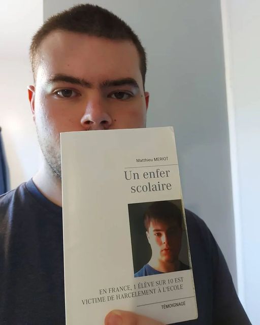 #ParadedesChampions j'ai besoin de vous. J'ai écrit mon livre sur le harcèlement scolaire. J'aimerais un maximum de Reposte pour atteindre le plus de monde possible afin d'aider face à ce fléau. Je vous remercie ! N'hésitez-pas à le commander sur Amazon.