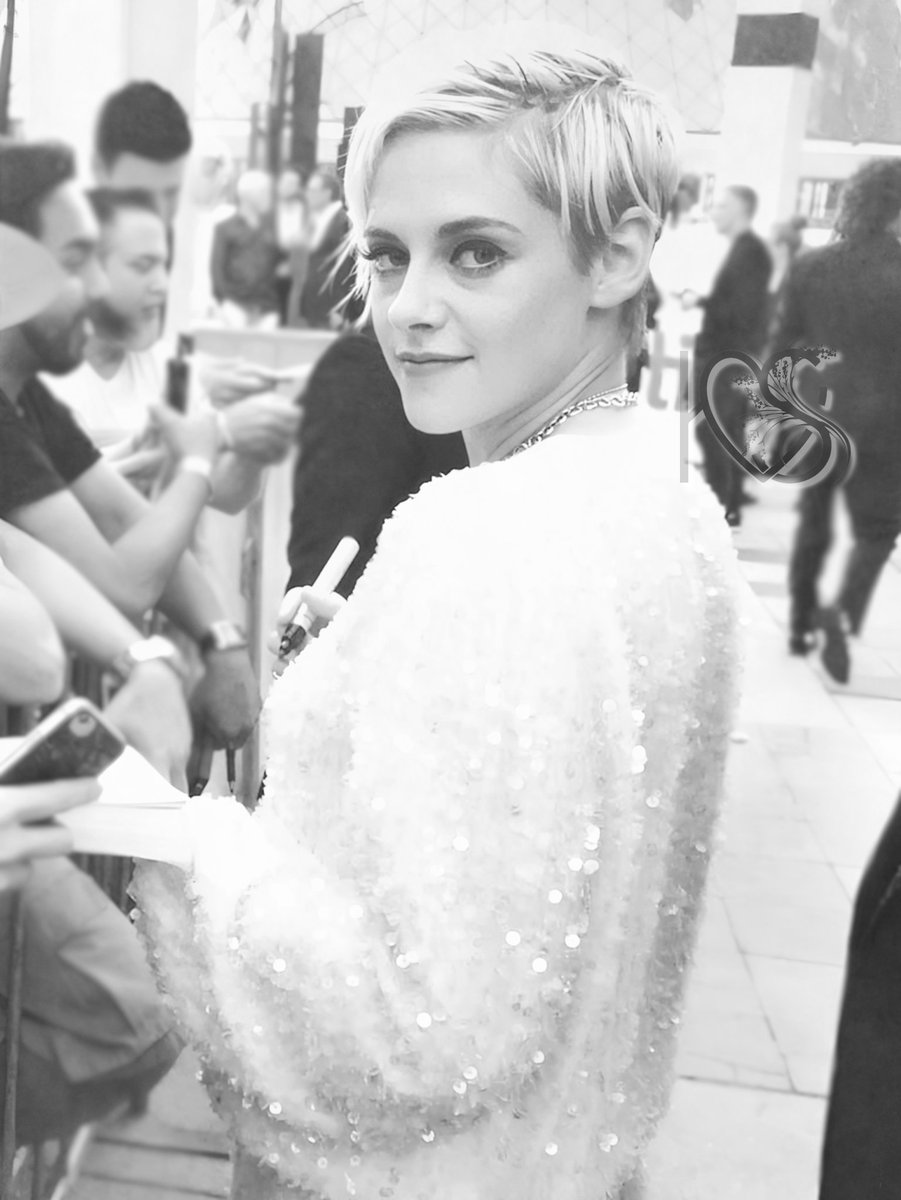 Krist_Stew_Love's tweet photo. #KristenStewart #TIFF2018 🕊️✨🤍 https://t.co/G1idNaF48d