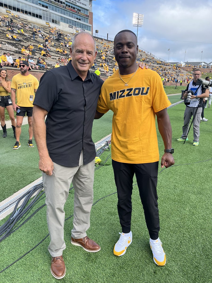 Dave_Matter's tweet photo. Just a couple @NFFNetwork Hall of Famers at @MizzouFootball https://t.co/OqHE9yDn59