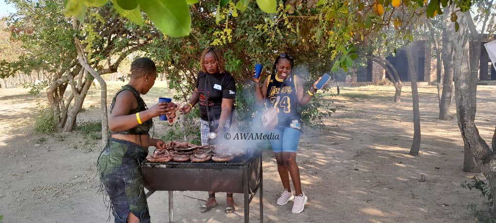 AWAdvocacy's tweet photo. Today is #Sept14
We fired up the braai to celebrate our resilience & commemorate #SexWorkersPrideAndVisibilityDay
We gathered to honour our strength & demand #SexWorkersRights #DecriminalizeSexWork #EndStigma
#RespectAll
@GlobalSexWork @redumbrellafund @mamacash @AfricaSexWork https://t.co/VVNcpD8o2q
