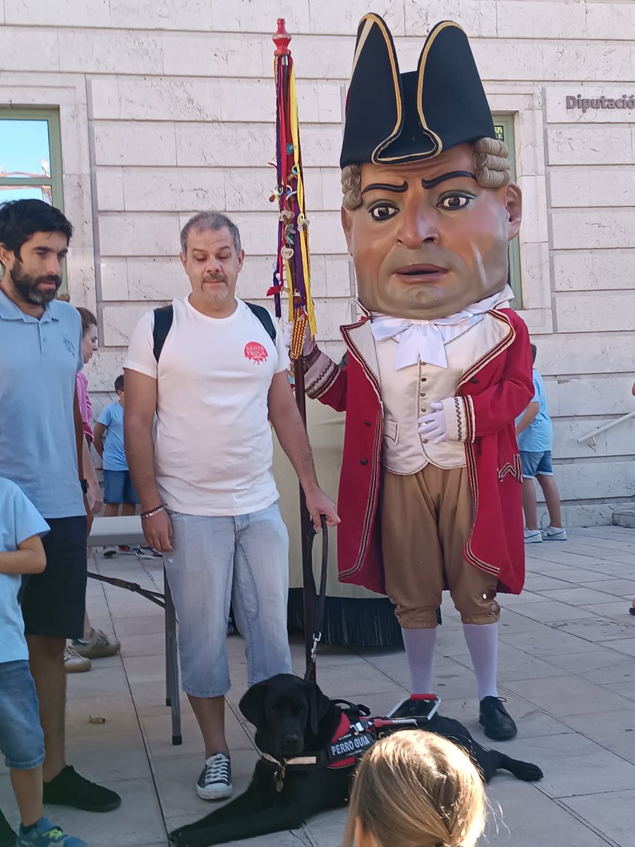 👏 Aquest matí hem celebrat un acte fantàstic on persones amb discapacitat visual han pogut dur el Nano Capità, juntament amb la <a href="/MulassaTgn/">Associació Mulassa de Tarragona</a>.

🦮 Petits grans actes per apropar la festa a tothom!