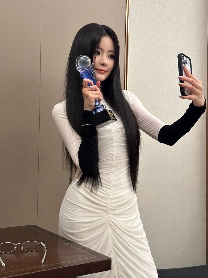 Candy_JOY1996's tweet photo. น้องจั๋วเสวียนความสวยสร้างเรื่องอีกละ HSอันดับ1เพราะลุคนี้เลยค่ะ  มันเริ่ด มันปัง✨💅🏻 https://t.co/ctwoqxX5sK
