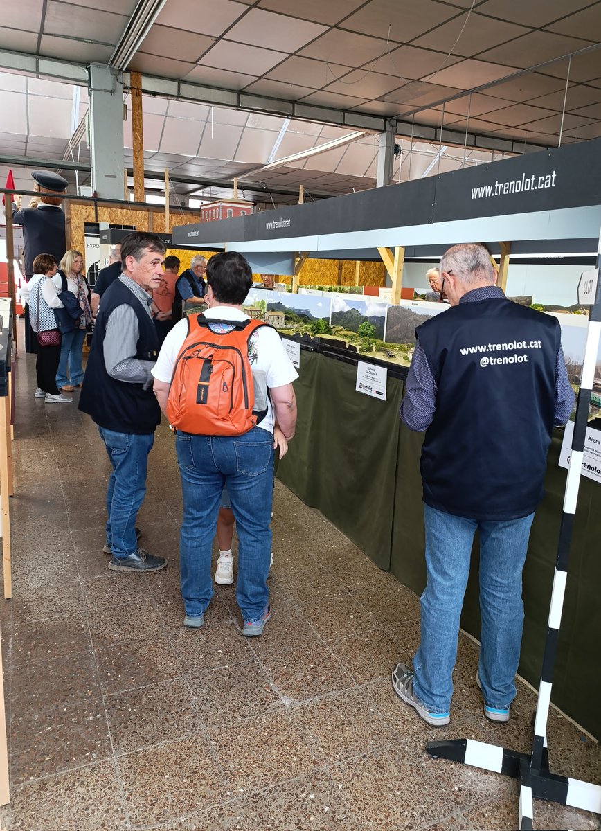 trenolot's tweet photo. Avui fem portes obertes al local dels Amics del Tren Olot-Girona 🚂🚃🚃
@fcaf_cat @Olotuit @OlotCultura #Olot #femOlot #Garrotxa #trenolot https://t.co/UliGJVjgFo