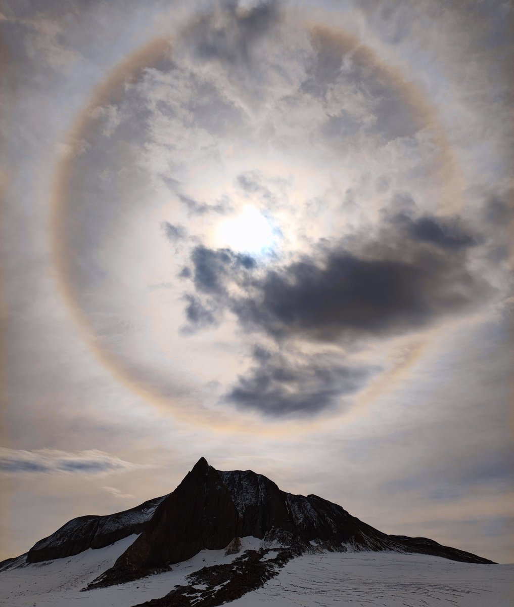 Matthias Huss (@matthias_huss) on Twitter photo A halo shining above a melting #glacier. 
Nature is fascinating, but quickly changing in the high mountains A halo shining above a melting #glacier. 
Nature is fascinating, but quickly changing in the high mountains