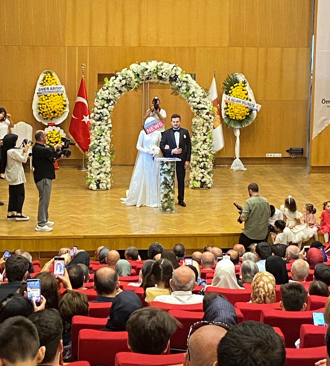 Masadan bir bir eksiliyor dostlar