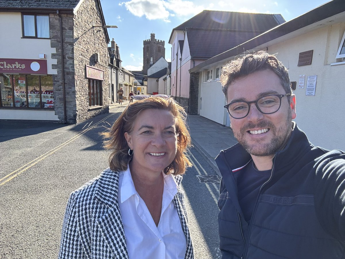Matthew Dorrance (@matthewdorrance) on Twitter photo Lovely to welcome <a href="/Eluned_Morgan/">Eluned Morgan</a> our new <a href="/PrifWeinidog/">Eluned Morgan</a> to Brecon today. Eluned spent time listening to people’s views, talking to residents, visitors and businesses.
If you would like to share your views with Eluned you can do it via the link: action.labour.org.uk/page/154977/da… Lovely to welcome <a href="/Eluned_Morgan/">Eluned Morgan</a> our new <a href="/PrifWeinidog/">Eluned Morgan</a> to Brecon today. Eluned spent time listening to people’s views, talking to residents, visitors and businesses.
If you would like to share your views with Eluned you can do it via the link: action.labour.org.uk/page/154977/da…