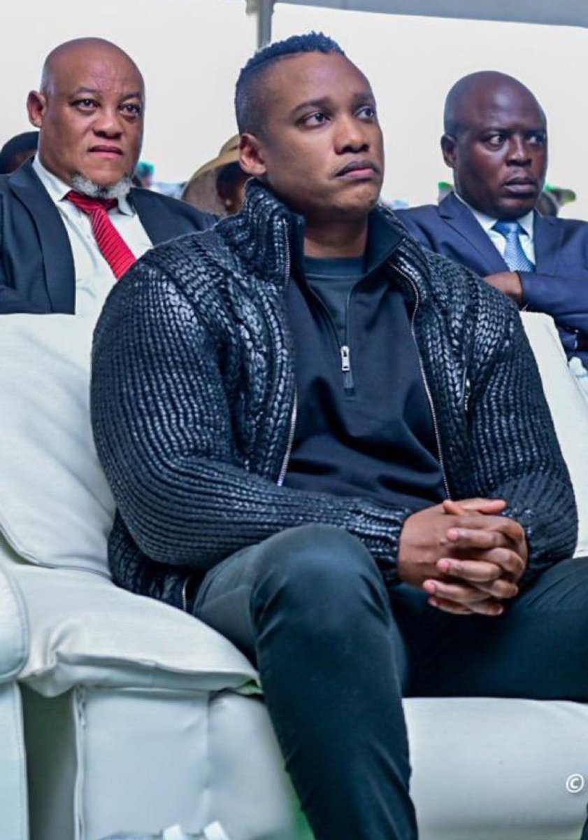 sewelankoana's tweet photo. Corruption money went straight to his arms. https://t.co/zMjfKmMbEj