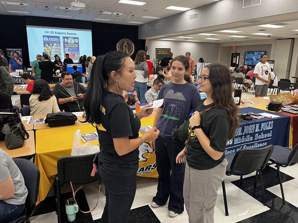 LazoNISD's tweet image. It was great to see such a wonderful  @NISDJones and @NISDJonesSTEM turn out for the esports kickoff.  Thanks to Ms. Disch and Ms. Eggers for being there for our kiddos! @erica_lashley @EZavala_NISD @BRamirez1223 @Johnston_MSMath @MrArzola