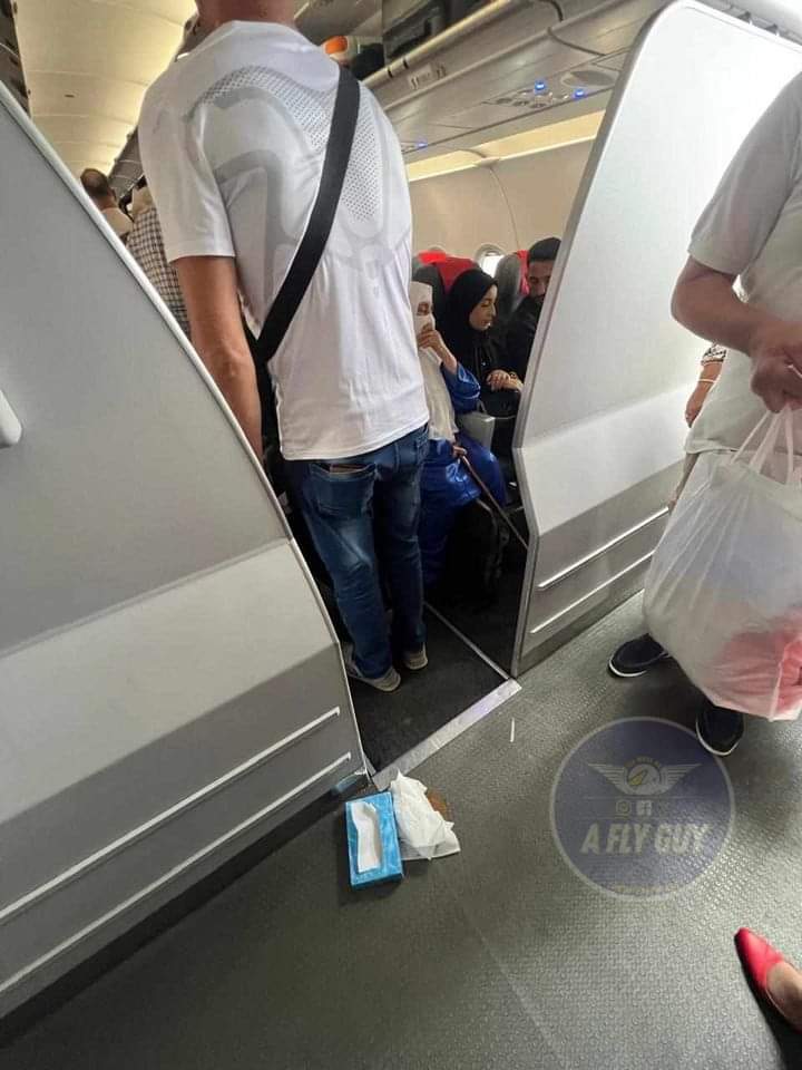 💩 Passenger Poops in Galley on Flight from Amsterdam to Morocco 🤢

Cabin crew on an Air Arabia flight faced a stinky situation in the forward galley after a passenger relieved themselves there when informed the toilets were unavailable for landing.

#AirArabia #aviationdaily