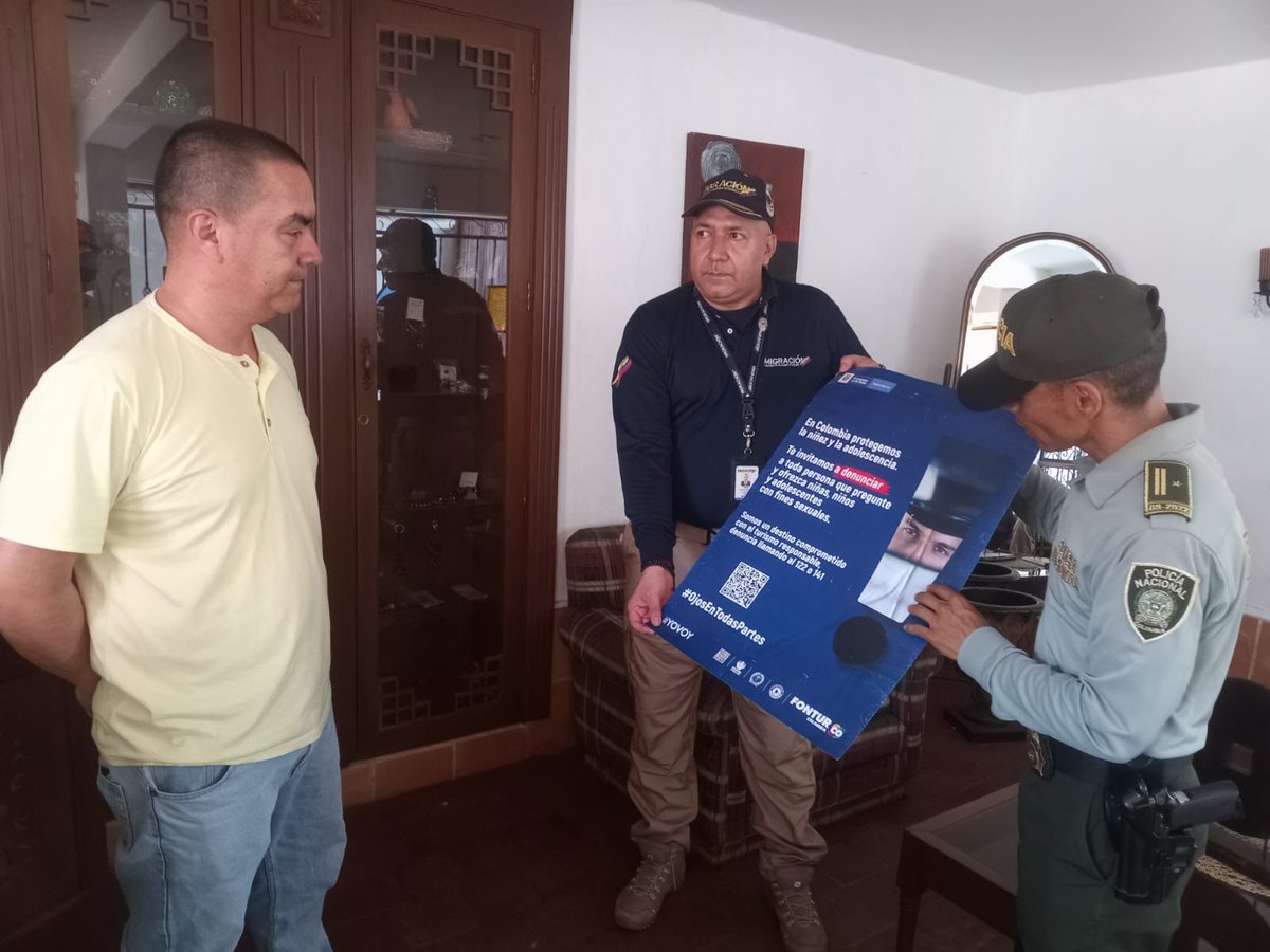 policiasbiensud's tweet image. 📍En #BugaValle #ProteccionTurismo en coordinación con @migracioncol, realizo visita a los prestadores Turísticos para capacitarlos en el manejo de la aplicación del Sistema de Registro de Extranjeros y prevenir la ExplotaciónSexual Comercial de NNA 
@proteccionponal #YoSoyPAIS