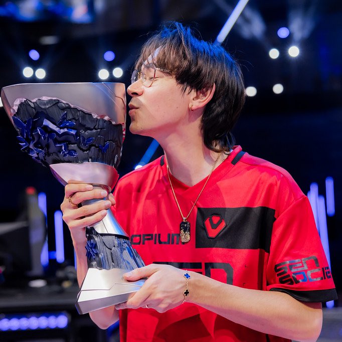 One of the most accomplished players in a short span of VALORANT’s existence 

▪️ Masters Reykjavík Champion
▪️ Masters Madrid Champion 

Quite possibly the most popular player in the game 

Enjoy your retirement TenZ 🏆