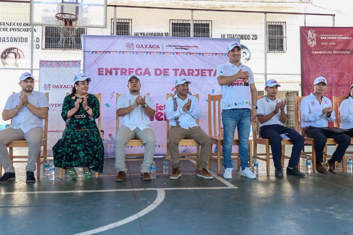 IMJUVEP's tweet photo. Como parte de los esfuerzos por impulsar el desarrollo de la juventud🙌🏻 se realiza la entrega del programa TARJETA JOVEN en San Pedro Pochutla, el cual impulsa y empodera a la juventud.

#GenerandoBienestar #SanPedroPochutla #Juventud https://t.co/J3m3W2DQzY