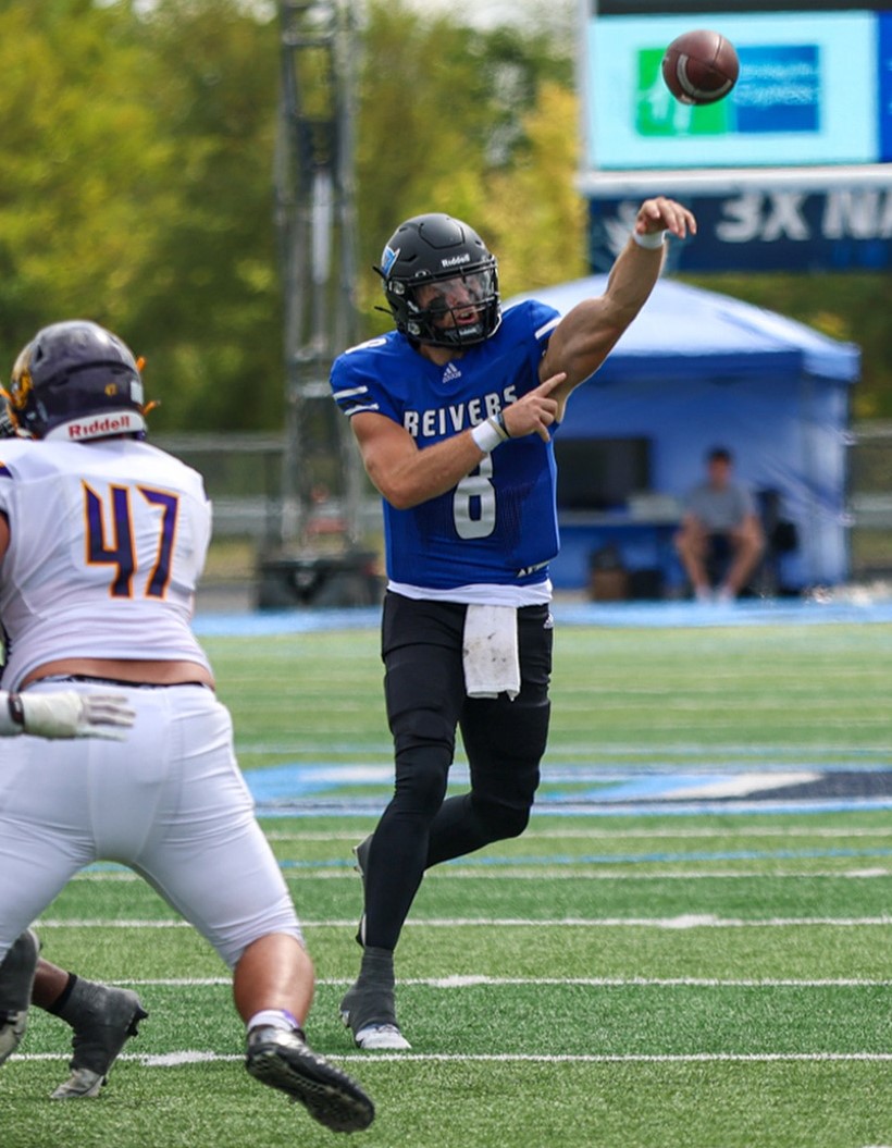Hunter Dekkers <a href="/hunterdekkers/">Hunter Dekkers</a> @ Iowa Western JuCo <a href="/ReiverFootball/">IWCC Reiver Football</a> passes for 371 yds + 4 TDs vs Dodge City JuCo <a href="/CoachStrohmeier/">Scott Strohmeier</a> 
#PhotoCred <a href="/GoReivers/">Iowa Western Reivers</a>