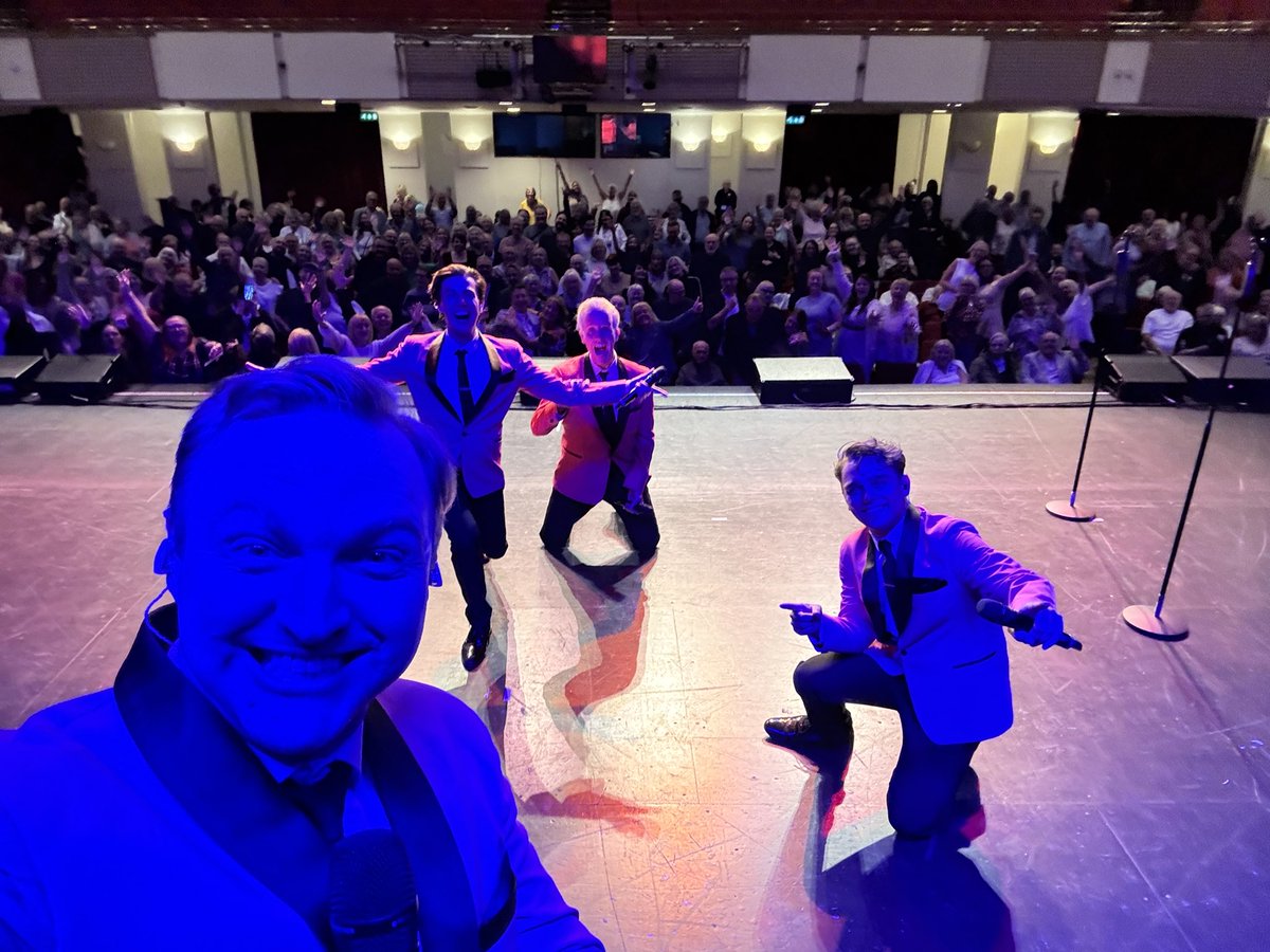 Thank you Hastings! 
📸
Great crowd in tonight The White Rock Theatre! 

ohwhatanight.com