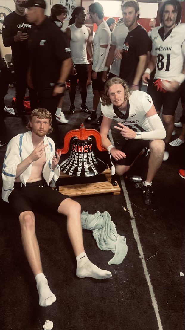 Brotherly bell ring! #itsback love this team and program ❤️❤️