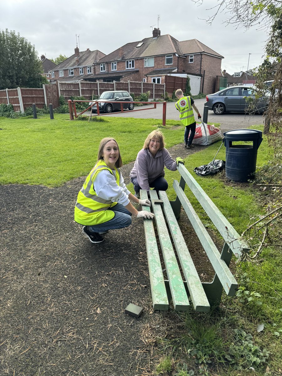 What a fantastic day, “Friends” at Bratch Park - spruce up and tidy, a great team and wonderful turn out on what was a bright and sunny early start - litter pick, bark shuffling and painting! We’re going to make this a regular date, special thanks to James, Chris, Jan, Linda and