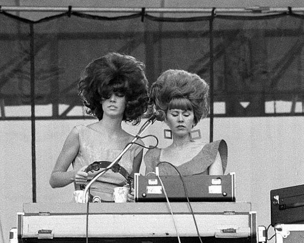 Kate Pierson and Cindy Wilson of the #B52s in  1980. Photo by Clayton Call