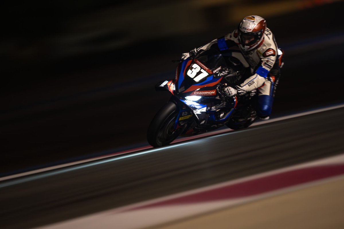 BMWMotorradMoSp's tweet photo. It‘s P2 for the BMW Motorrad World Endurance Team after 8 hours of racing at the @FIM_EWC Bol d‘Or 👍🏼

@ilya_mikhalchik @MReiterberger28 @sommu38 

#UnitedWeWin #M1000RR #FIMEWC #boldormoto https://t.co/JVqt5VfuRi