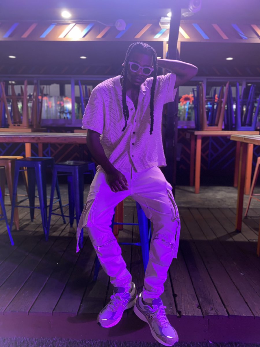 Dee_TNKfire's tweet photo. 27 today 🎈 https://t.co/Nup6BjIjh0