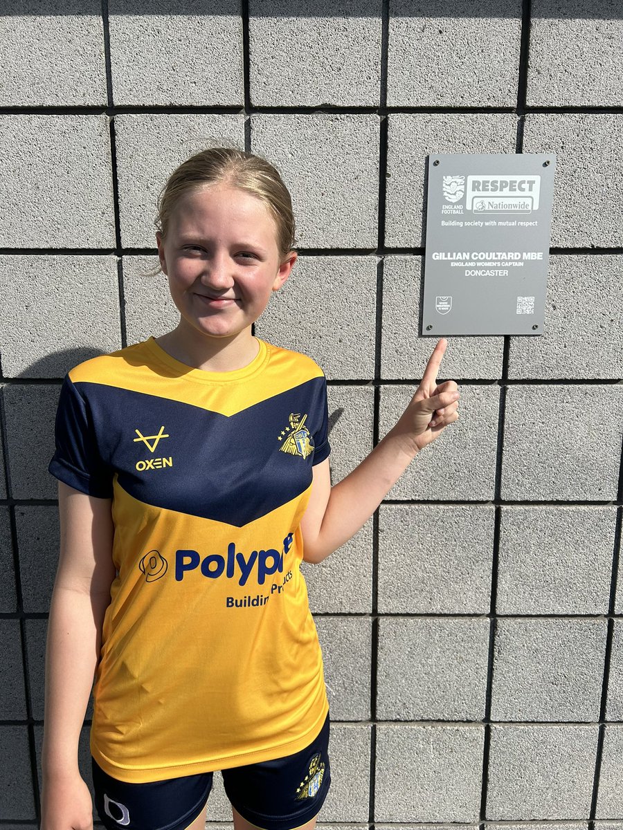 MrsMCharters's tweet photo. @theenglandcapt Ava had a new kit photo next to your plaque today Gill! Hope you are well! https://t.co/YLVzTA0ltn