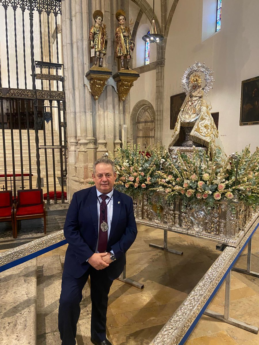 HadResurreccion's tweet photo. En el día de hoy 
D. Gregorio Manzanares Muñoz, presidente de la Junta de Cofradias Penitenciales, estuvo presente en la Eucaristía en Honor a Nuestra Señora la Virgen del Val y posterior procesión desde la Cátedral hasta su Ermita del Val. https://t.co/yZviztzk2l