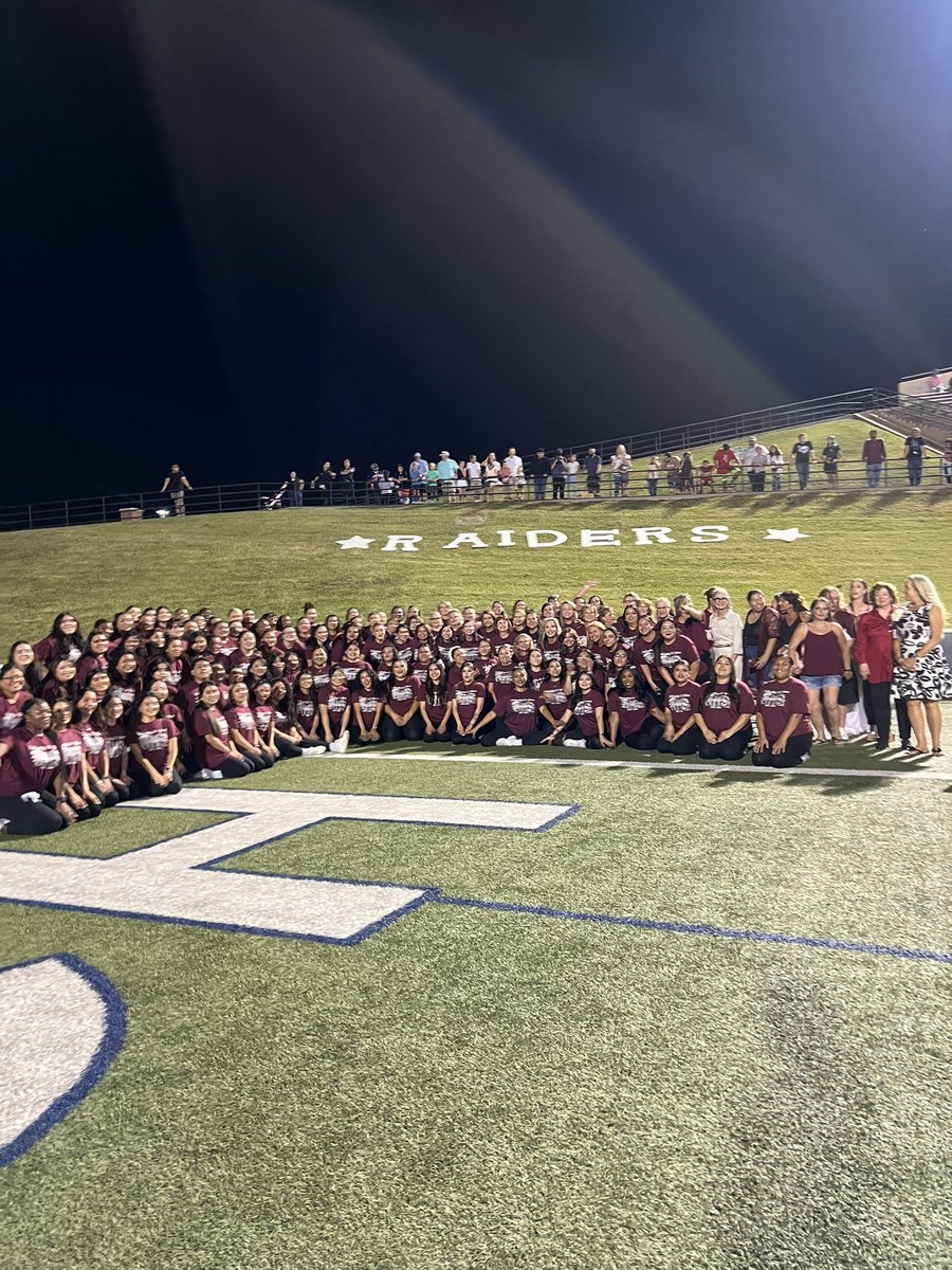 MsLopezScience's tweet photo. Being back on that field brought back countless memories and almost tears. This was an unforgettable experience. Once a Bandolera, always a Bandolera. 🫶🏼👯‍♀️ @northbrookhigh https://t.co/YKGQEJC1FU