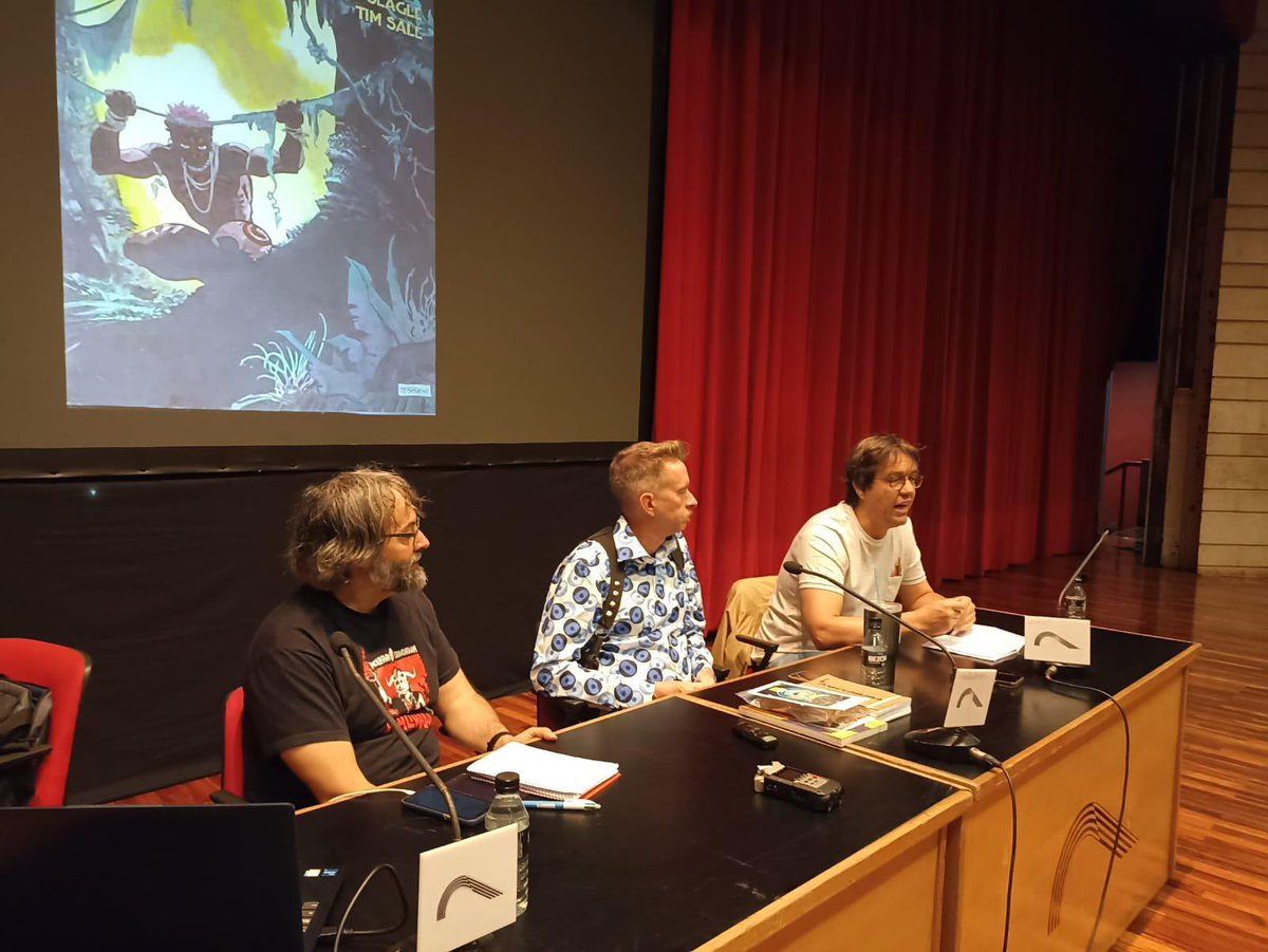 Diego García Cruz (@garciacruzdiego) on Twitter photo Y en la última charla del XXIX <a href="/comicaviles/">comicaviles</a> Steven Seagle regaló cómics, nos hizo reír y disfrutar, nos habló de su método de trabajo, de sus cómics, de cómo se ganó la vida insultando a turistas o de cómo fue la creación de Ben 10 o de Big Hero Six. No se me ocurre mejor cierre Y en la última charla del XXIX <a href="/comicaviles/">comicaviles</a> Steven Seagle regaló cómics, nos hizo reír y disfrutar, nos habló de su método de trabajo, de sus cómics, de cómo se ganó la vida insultando a turistas o de cómo fue la creación de Ben 10 o de Big Hero Six. No se me ocurre mejor cierre