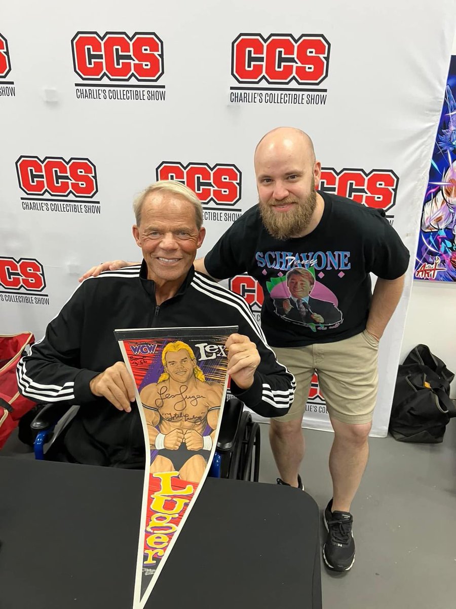 Mizzars_'s tweet image. It was such a pleasure to meet and talk with The Total Package himself, @GenuineLexLuger today! Such a genuine and sweet person!
Donโt worry though, I was able to avoid the torture rack ๐